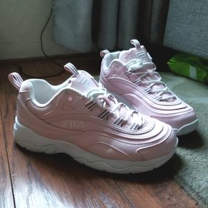 Fila sneakers size womens 7